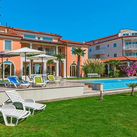 Apartment In Medulin With A Garden