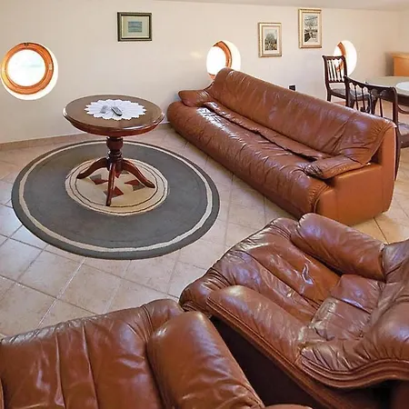 Apartment In Medulin With A Garden Appartement *