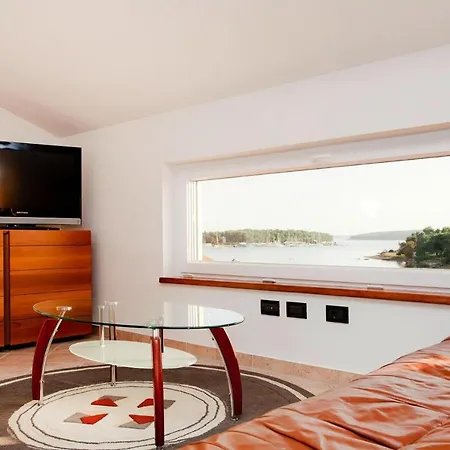 Apartment In Medulin With A Garden *